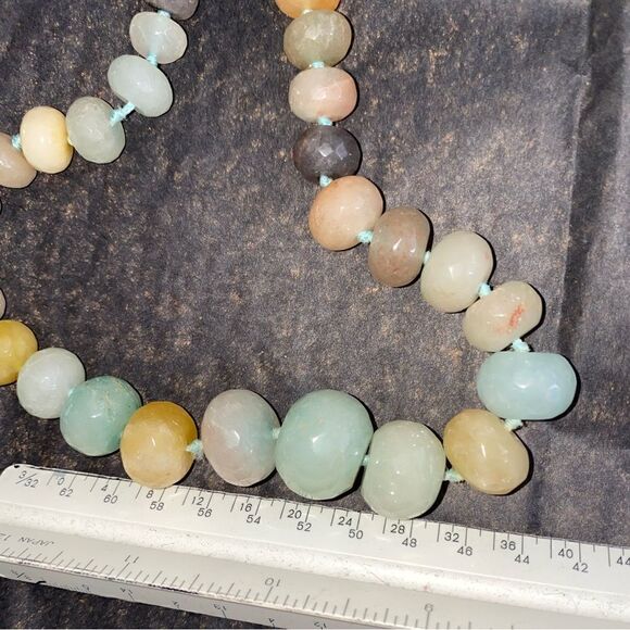 18” adj clasp graduated jade/quartz silk knotted necklace. - Picture 4 of 10